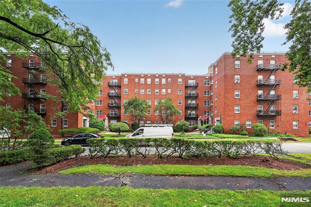 2330 Linwood Ave, Unit #1C
